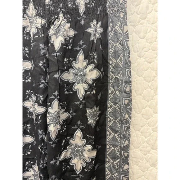 NWOT Lotus and Luna Black and Gray Floral Pants - Picture 3 of 10